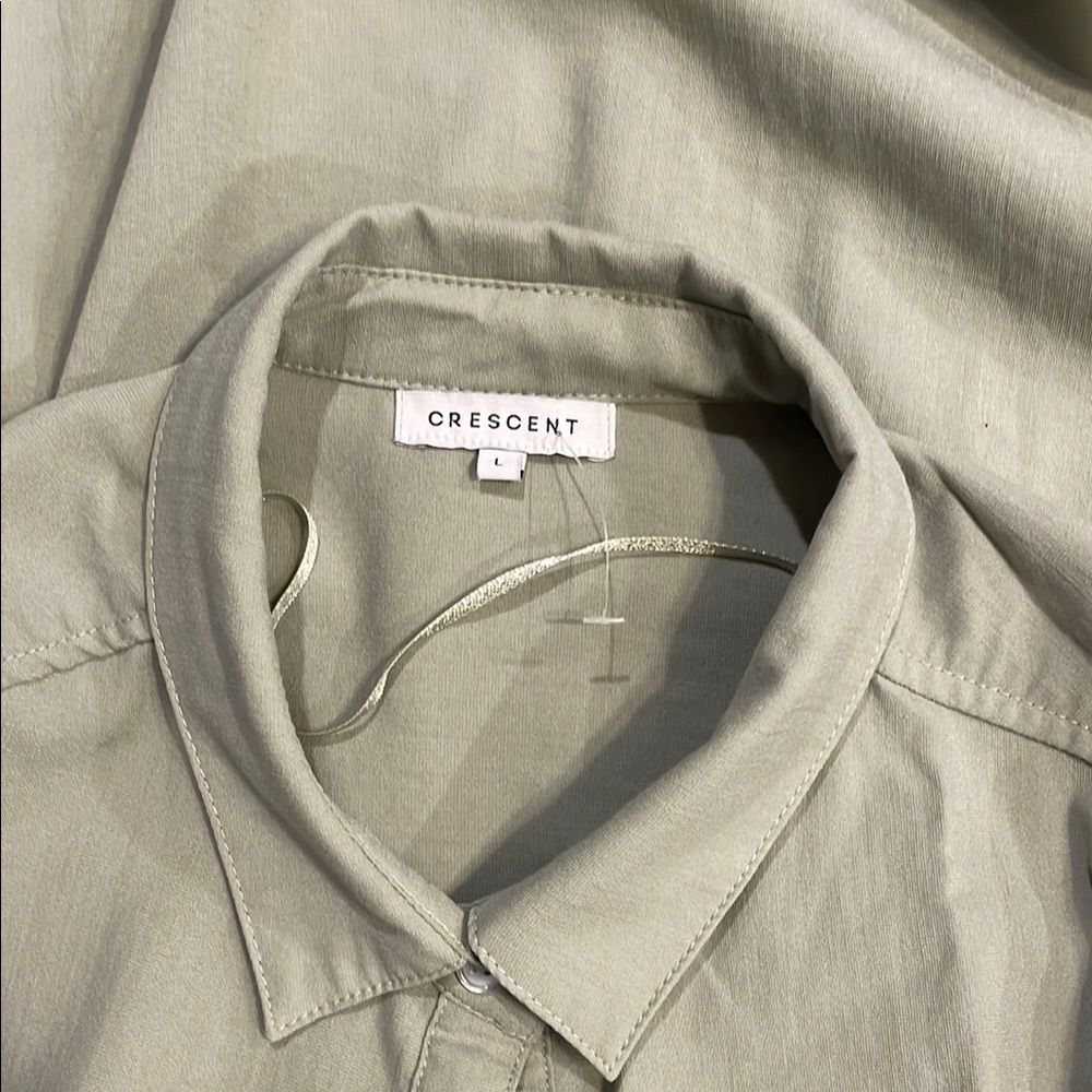 Light Green Button-Up Shirt - Picture 4 of 4